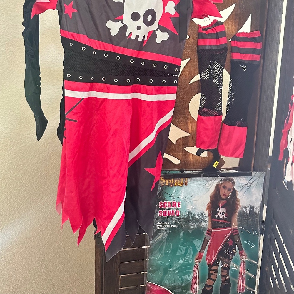 Scare squad costume girl’s Medium 8-10